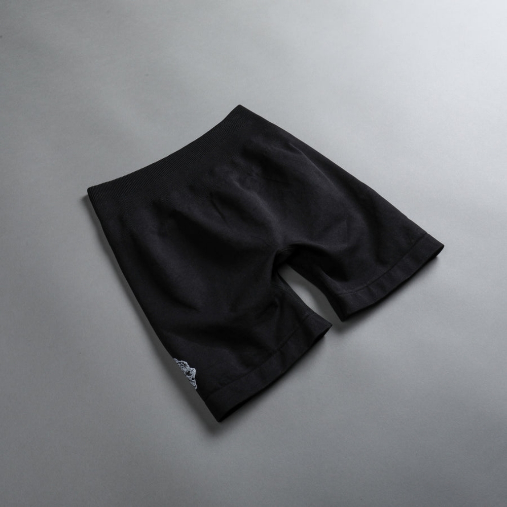 SHE WOLVES FOREVER SEAMLESS EVERSON SHORTS IN BLACK - Picture 2 of 3